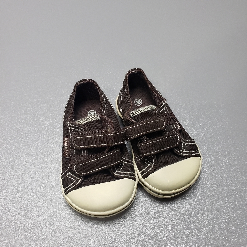 babys airwalk brown shoes size 2W